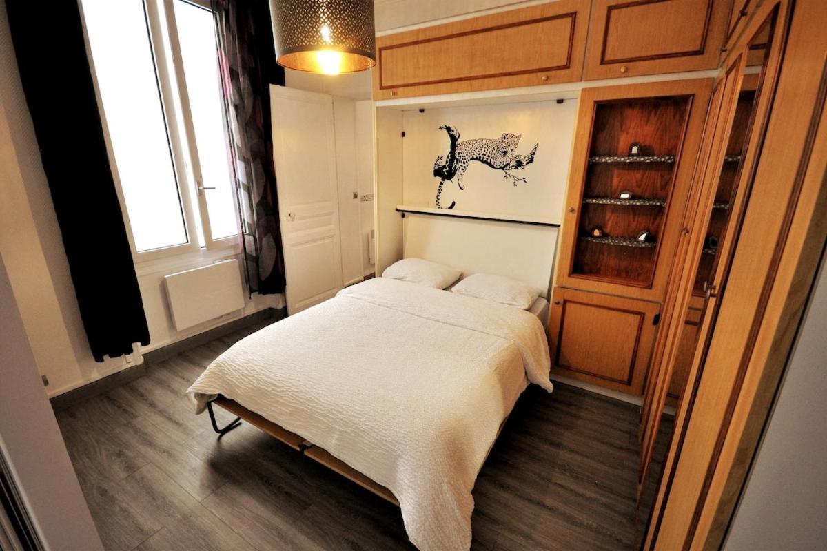 Warm And Comfortable In Montmartre Paris
